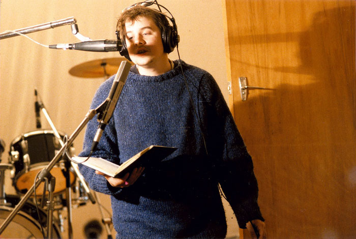 Admin_thumb_steve_recording_vocals_derry_legend_sessions__writhe_1987_1600_sh100