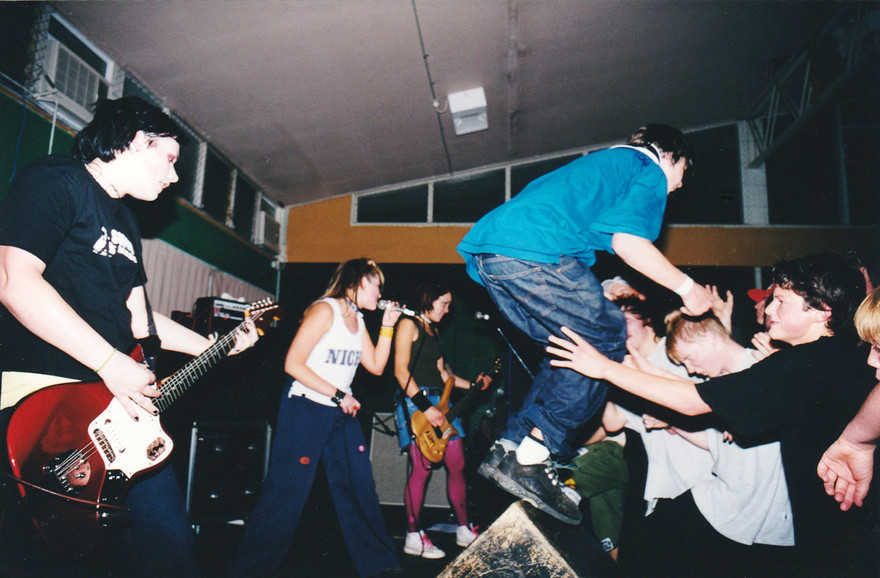Admin thumb an early foamy ed show in hamilton   aimee banks  fleur park  and lani purkis. photo  aimee banks collection