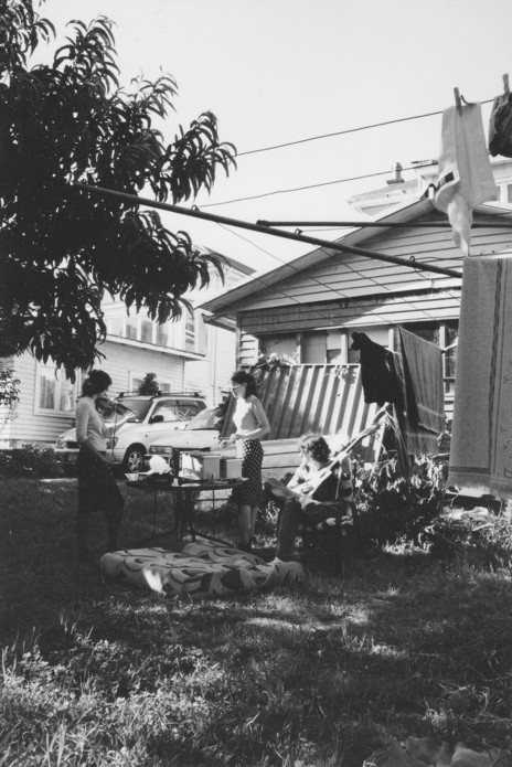 Admin thumb heather mansfield  centre  and jonathan bree practising with a new brunettes member in the backyard of lil chief hq