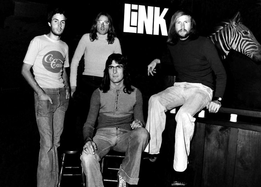 Admin_thumb_0076.-link.-adams-apple-night-club.--christchurch.feb-1975.-photo-by-kevin-hill